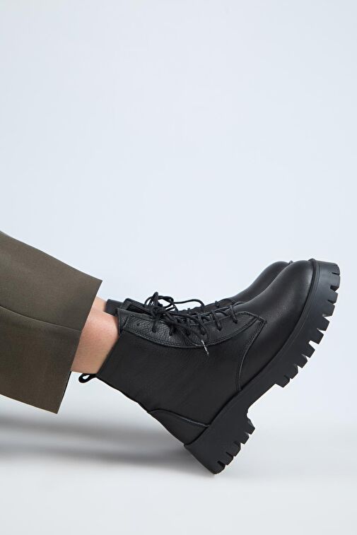 Manijero (Viyan) Kadın Hakiki Deri Bağcıklı İçten Fermuarlı Siyah Bot - Görsel 9