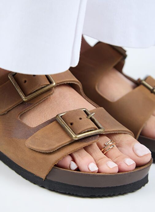 Manijero (Anjelic Eskitme ) Kadın Hakiki Deri Çift Tokalı Kahve Terlik - Görsel 5