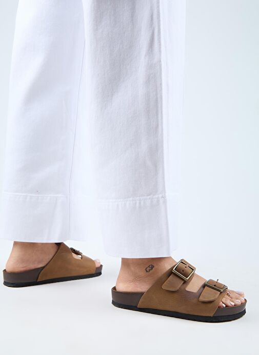 Manijero (Anjelic Eskitme ) Kadın Hakiki Deri Çift Tokalı Kahve Terlik - Görsel 7