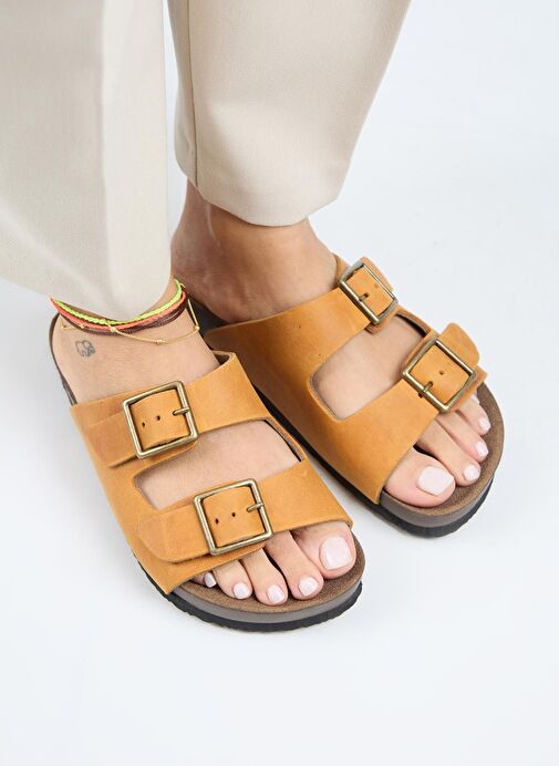 Manijero (Anjelic Eskitme ) Kadın Hakiki Deri Çift Tokalı Taba Terlik - Görsel 2