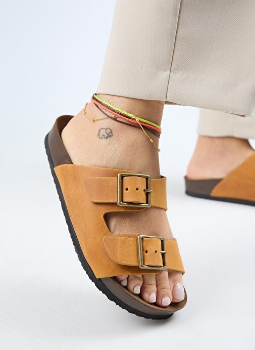 Manijero (Anjelic Eskitme ) Kadın Hakiki Deri Çift Tokalı Taba Terlik - Görsel 5