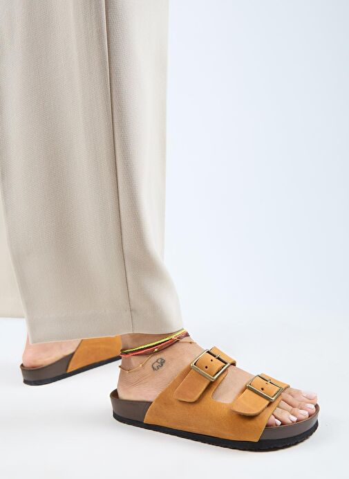 Manijero (Anjelic Eskitme ) Kadın Hakiki Deri Çift Tokalı Taba Terlik - Görsel 7