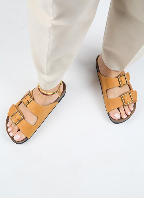 Manijero (Anjelic Eskitme ) Kadın Hakiki Deri Çift Tokalı Taba Terlik - Görsel 8