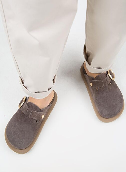 Manijero (Asymetry) Kadın Hakiki Deri Kemerli Tokalı Sabo Açık Kahve Terlik - Görsel 8