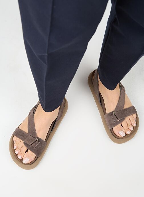 Manijero Azelya Kadın Hakiki Deri Tokalı Atkılı Açık Kahve Sandalet - Görsel 9
