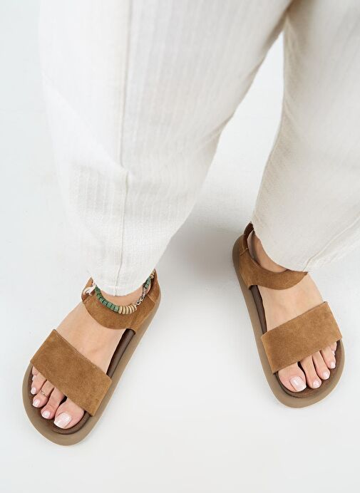 Manijero Bronx Kadın Hakiki Deri Atkılı Cırtlı Taba Sandalet - Görsel 9