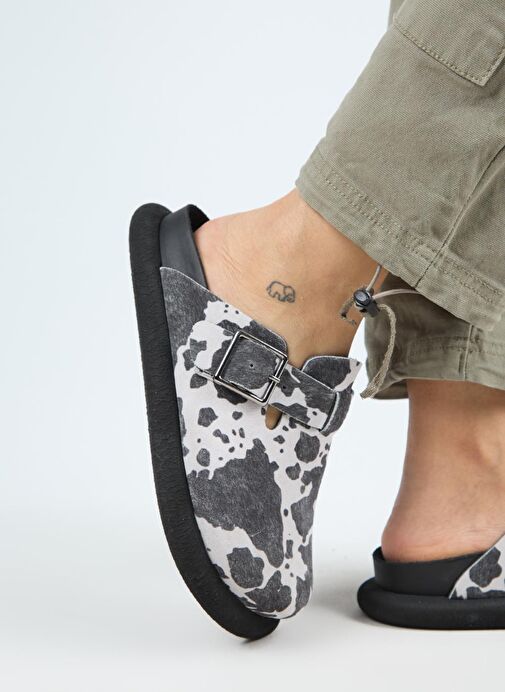 Manijero Naguall Zeta Kadın Deri Hakiki Deri Kemerli Tokalı Sabo Siyah Benekli Terlik - Görsel 7