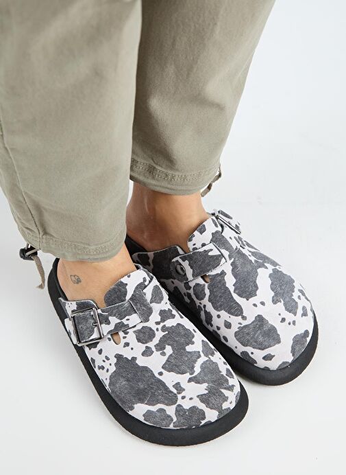 Manijero Naguall Zeta Kadın Deri Hakiki Deri Kemerli Tokalı Sabo Siyah Benekli Terlik - Görsel 3