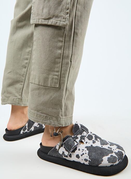 Manijero Naguall Zeta Kadın Deri Hakiki Deri Kemerli Tokalı Sabo Siyah Benekli Terlik - Görsel 8