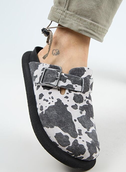 Manijero Naguall Zeta Kadın Deri Hakiki Deri Kemerli Tokalı Sabo Siyah Benekli Terlik - Görsel 5