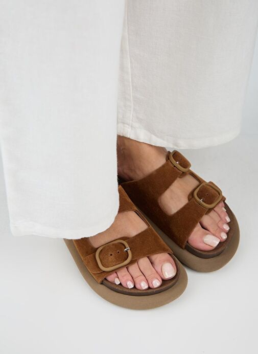 Manijero (Lavanda 2) Kadın Hakiki Deri Çift Tokalı Taba Terlik - Görsel 3