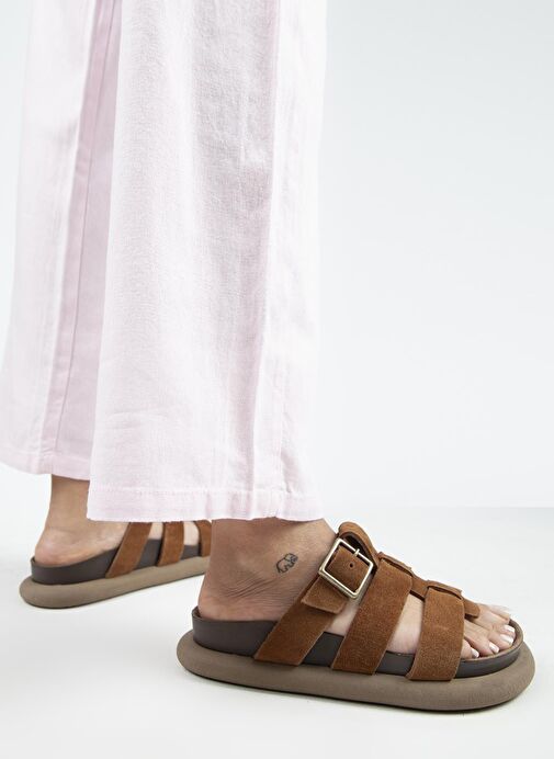 Manijero (Hicks) Kadın Hakiki Deri Tokalı Bantlı Taba Terlik - Görsel 7