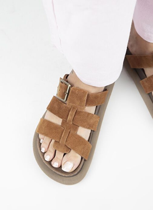 Manijero (Hicks) Kadın Hakiki Deri Tokalı Bantlı Taba Terlik - Görsel 9