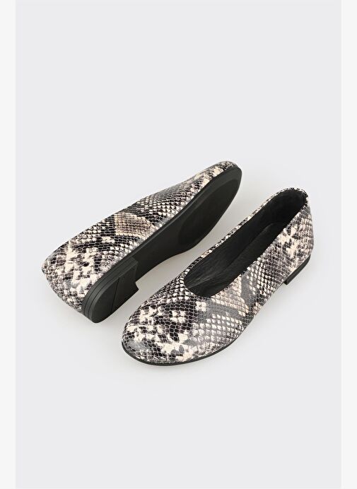 Bej Hayvan Desenli Deri Kadın Günlük Ayakkabı - Görsel 4