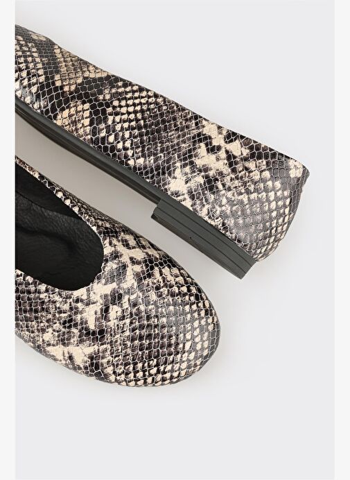 Bej Hayvan Desenli Deri Kadın Günlük Ayakkabı - Görsel 6