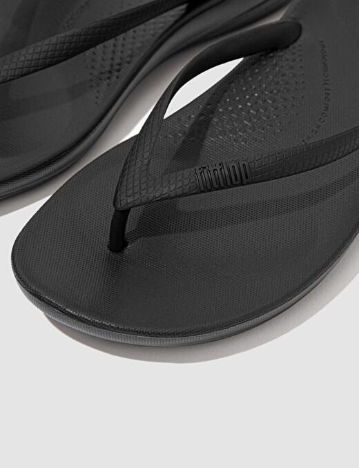 FitFlop IQUSHION ERGONOMIC E54 Siyah Kadın Parmak Arası Terlik 3
