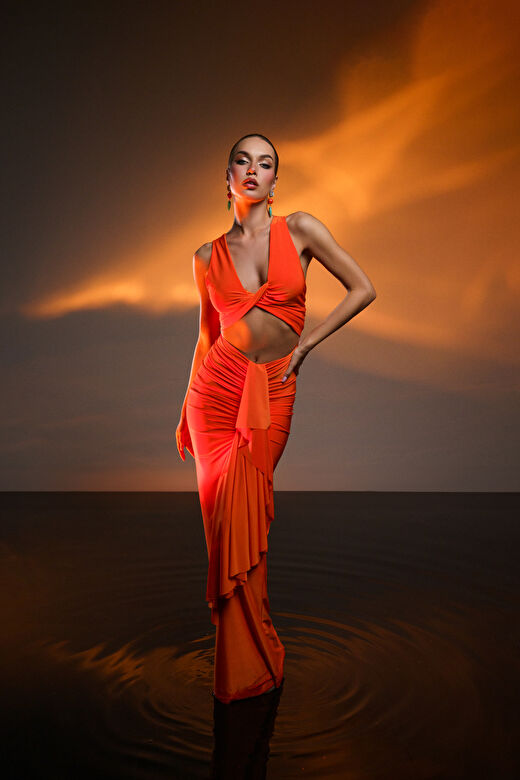 Turuncu Cut Out Detaylı Maxi Elbise 4