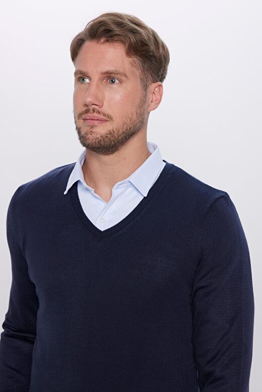 Erkek Slim Fit Dar Kesim Yumuşak Dokulu Tüylenmeyen Lacivert V Yaka Triko Kazak 3