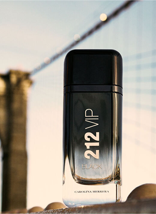 Carolina Herrera 212 Vip Black Edp 50 ml Erkek Parfüm 2