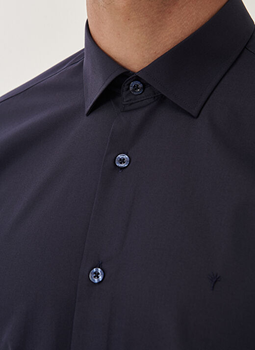 Erkek Koyu Lacivert Kolay Ütülenebilir Slim Fit Dar Kesim Klasik Yaka Pamuklu Gömlek 3