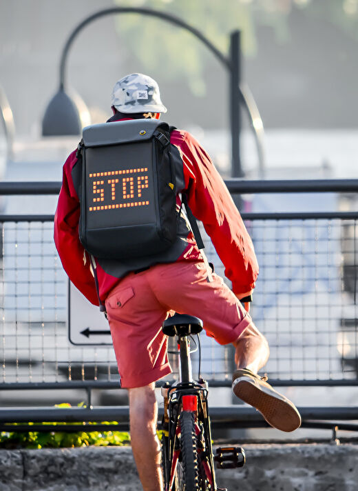 Divoom Pixoo Backpack M Siyah Piksel Led Ekranlı Sırt Çantası 3