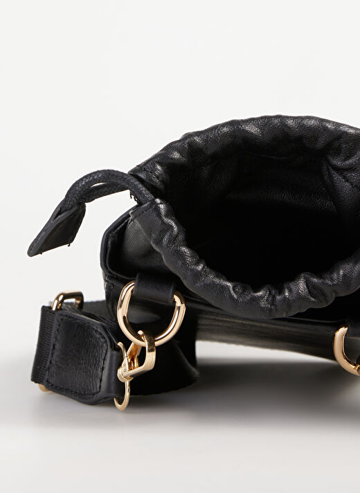 Vince Camuto Siyah Kadın 16,5x20x2 cm Deri Telefon Çantası 3
