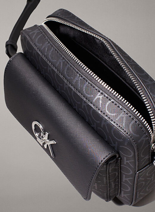 Calvin Klein Siyah Kadın 20x15,5x5 cm Çapraz Çanta K60K6126760GM 3