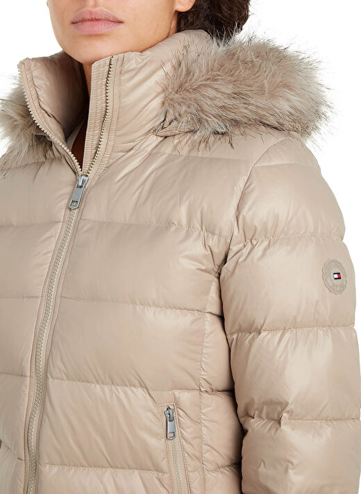 Tommy Hilfiger Bej Kadın Dik Yaka Standart Fit Puffer Mont GLOSS DOWN TYRA JKT WITH FUR 2