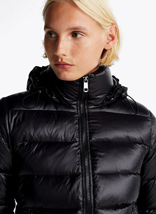 Tommy Hilfiger Siyah Kadın Dik Yaka Standart Fit Puffer Mont GLOSS DOWN TYRA JKT WITH FUR 4