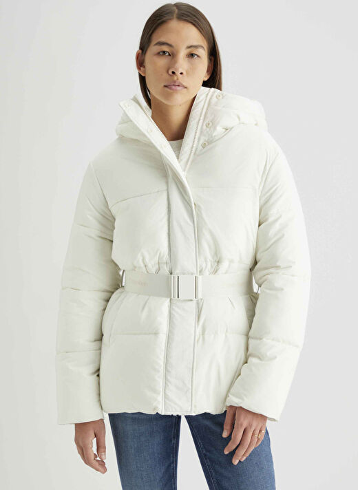 Calvin Klein Jeans Beyaz Kadın Dik Yaka Standart Fit Puffer Mont LOGO BELT SHORT PUFFER 1