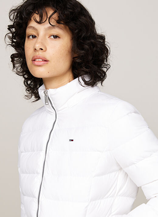 Tommy Jeans Beyaz Kadın Dik Yaka Standart Fit Puffer Mont TJW BASIC HOODED DOWN JACKET EXT 3