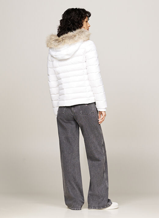 Tommy Jeans Beyaz Kadın Dik Yaka Standart Fit Puffer Mont TJW BASIC HOODED DOWN JACKET EXT 4