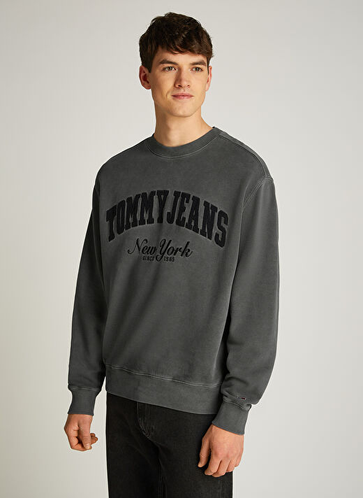 Tommy Hilfiger Siyah Erkek Bisiklet Relaxed Sweatshirt DM0DM20262BDS TJM RLX VINTAG VRSITY 2