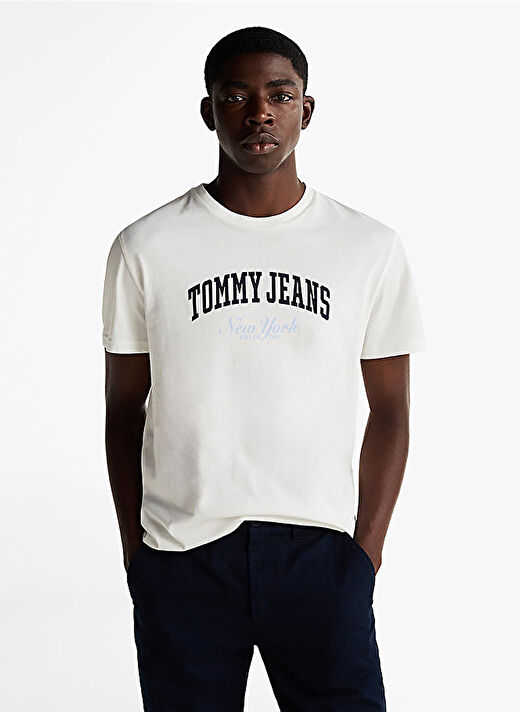 Tommy Jeans Ekru Erkek Bisiklet Yaka Slim Fit T-Shirt DM0DM20362YBL TJM SLIM VRSITY POP 2