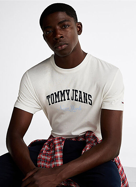 Tommy Jeans Ekru Erkek Bisiklet Yaka Slim Fit T-Shirt DM0DM20362YBL TJM SLIM VRSITY POP 3