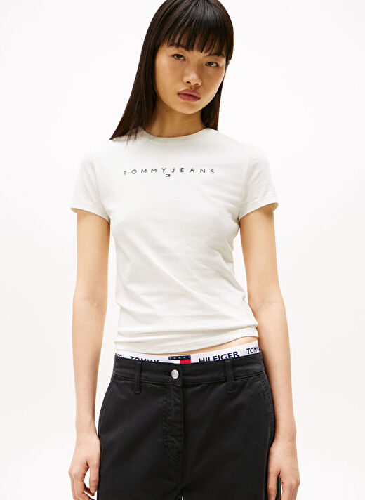 Tommy Jeans Beyaz Kadın Slim Fit T-Shirt DW0DW18398YBH  2