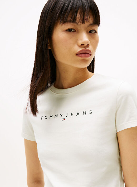 Tommy Jeans Beyaz Kadın Slim Fit T-Shirt DW0DW18398YBH  3