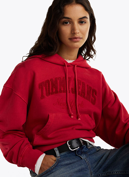 Tommy Jeans Kırmızı Kadın Kapüşonlü Sweatshirt DW0DW19413XME  3