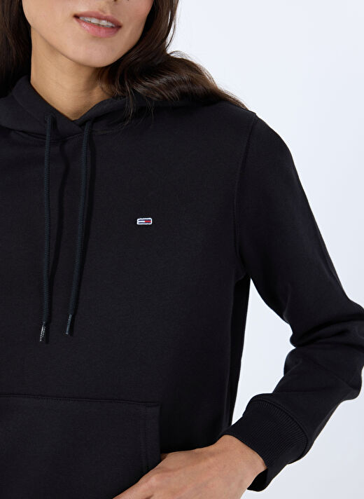 Tommy Jeans Siyah Kadın Kapüşon Normal Sweatshirt DW0DW19958BDS 4