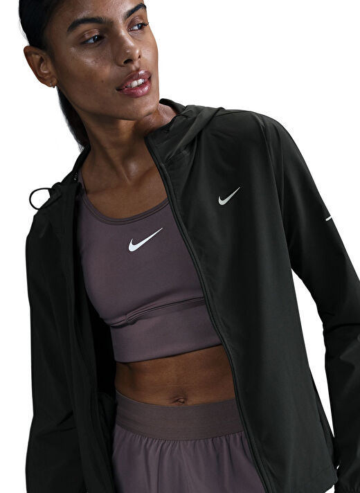 Nike HQ0650-010 W NK SWIFT RPL PKBL JKT Siyah Kapüşon Yaka Normal Kalıp Zip Ceket 1