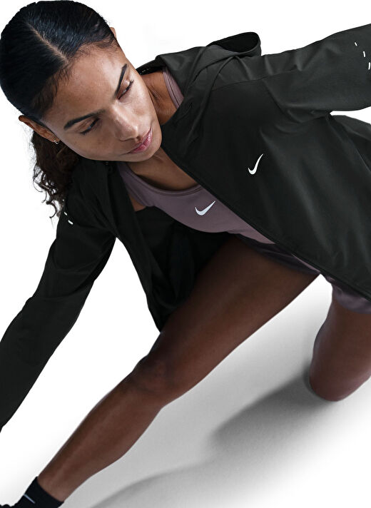 Nike HQ0650-010 W NK SWIFT RPL PKBL JKT Siyah Kapüşon Yaka Normal Kalıp Zip Ceket 2