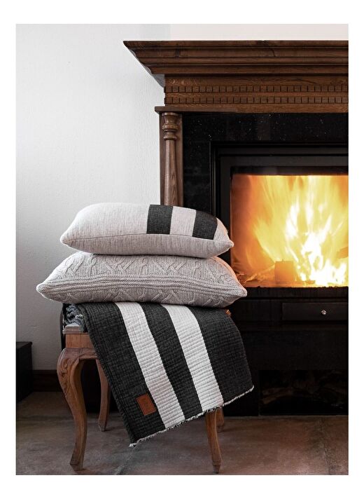 Wool Cocoon Yünlü Koltuk Şalı Siyah / Ekru 150x180 2