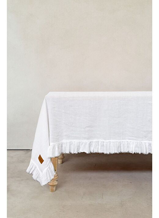 Frilled Linen Keten Masa Örtüsü Beyaz 150x250 1