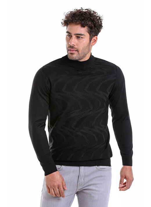 Siyah Comfort Fit Jakarlı Yarım Balıkçı Yaka Yünlü Kazak 1