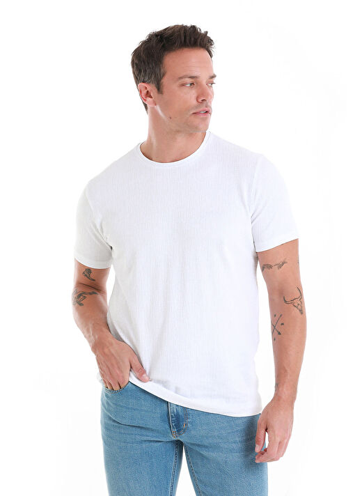 Beyaz Regular Fit Jakarlı Bisiklet Yaka Tişört 4