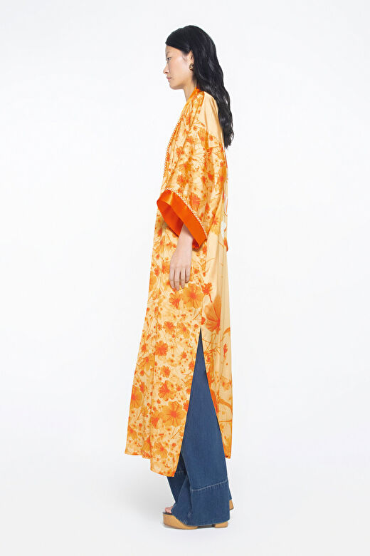 Özel Desen Arkası Yazı Baskılı Seyyar Kuşaklı Çiçekli Turuncu Kimono 2