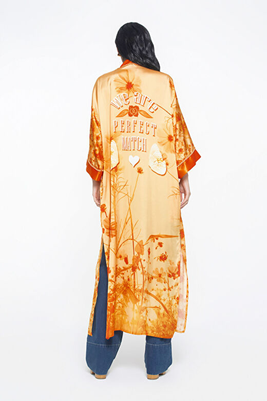 Özel Desen Arkası Yazı Baskılı Seyyar Kuşaklı Çiçekli Turuncu Kimono 3