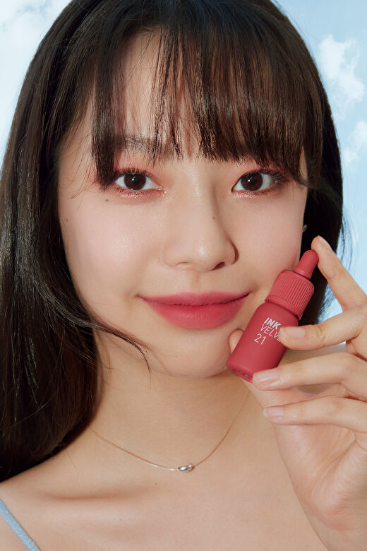 Yüksek Pigmentli, Kadife Görünümlü Gün Boyu Kalıcı Tint Peripera Ink Velvet (21 Vitality Coral Red) 3