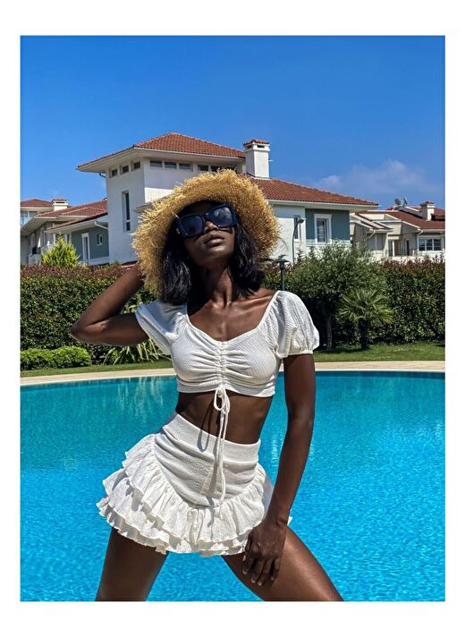 Ariel Beyaz Büzgülü Crop Top 1