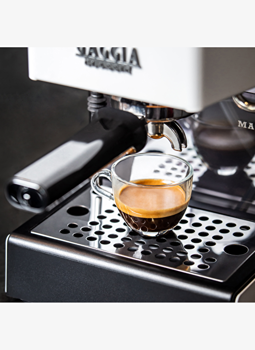 Gaggia New Classic E24 Beyaz Manunel Espresso Makinesi 3